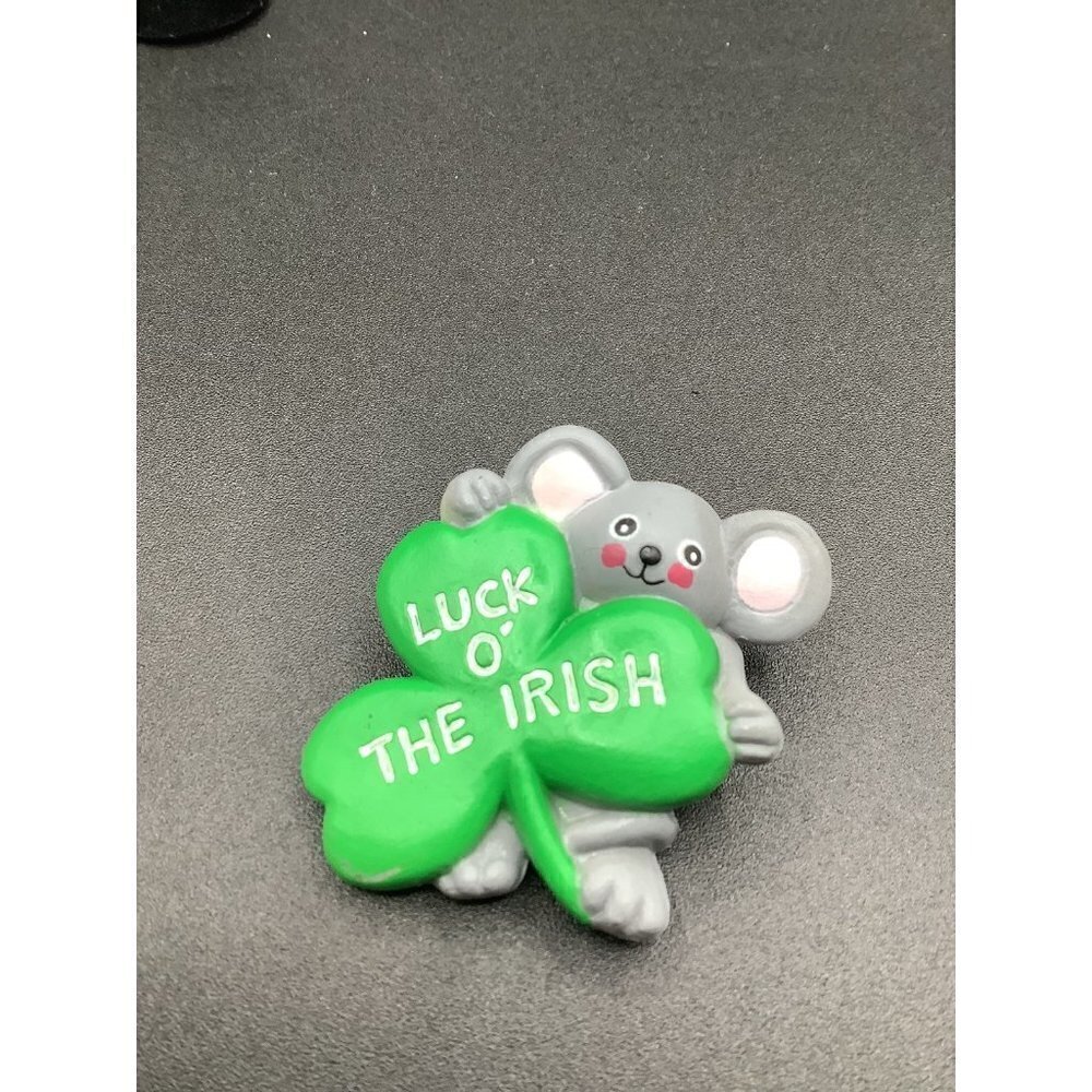 𝅺luck‎ of the Irish Brooch